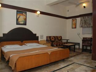 Royal Hotel อาเมดาบัด ภายนอก รูปภาพ